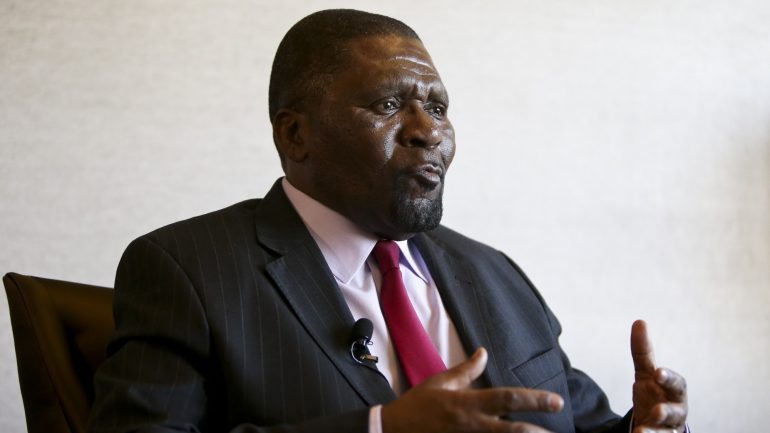 O líder da UNITA apontou que em Angola ainda se registam &quot;atos violentos resultantes da não-aceitação das opções políticas dos outros&quot;