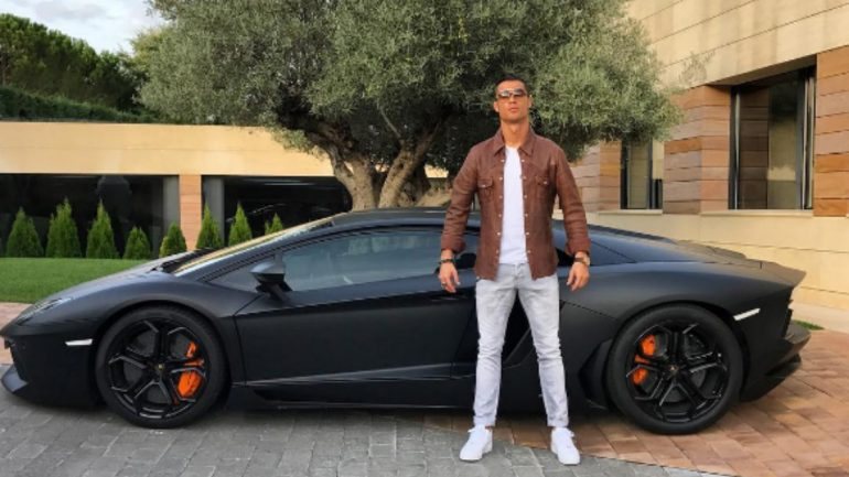 O jogador português do Real Madrid não ganhou para o susto ao volante do seu Lamborghini