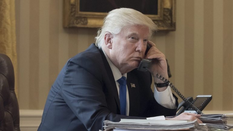 Trump falou ao telefone com Putin no meio da polémica sobre a o decreto anto-imigração