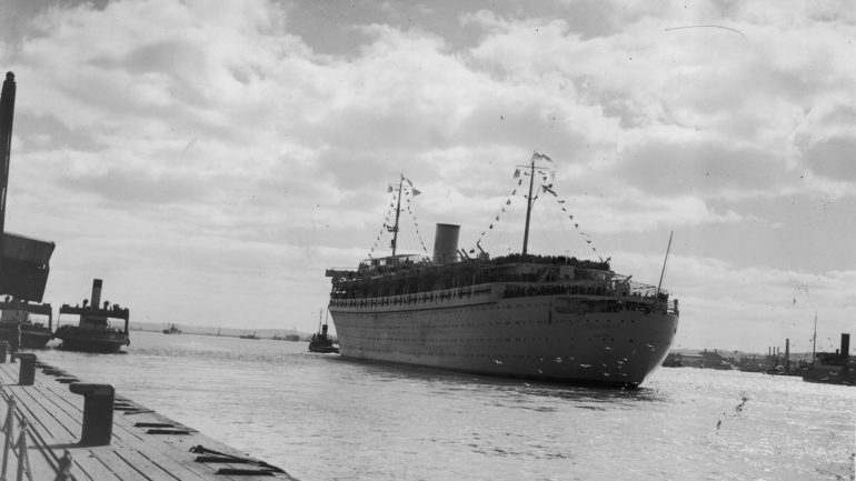 Na II Guerra Mundial, o Wilhelm Gustloff foi utilizado para resgatar refugiados que tentavam fugir dos avanços soviéticos, partindo de Gotenhafen (atual Gdynia, na Polónia), rumo ao norte