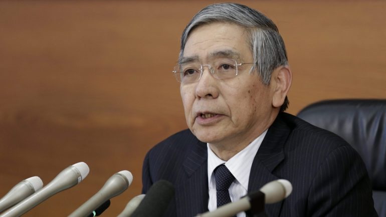 Ao ser questionado sobre a recente proibição aprovada pela Casa Branca de conceder vistos de entrada aos cidadãos de sete países muçulmanos, Kuroda recusou pronunciar-se