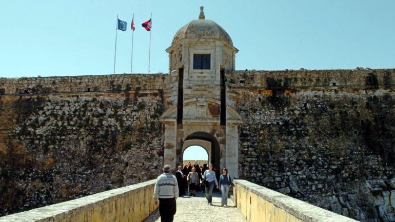 A fortaleza e as muralhas de Peniche estão desde 1938 classificadas como monumento nacional