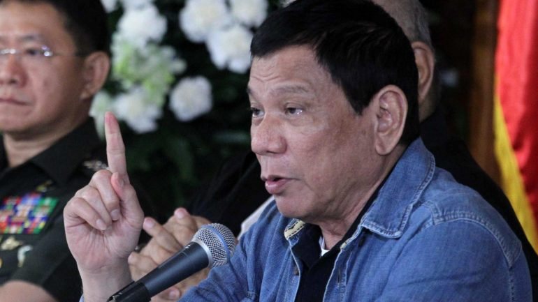 O relatório foi publicado dois dias depois de Duterte ter suspendido temporariamente a sua campanha antidroga para se centrar em &quot;limpar&quot; a polícia