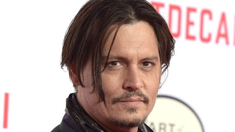 Johnny Depp processou a empresa responsável pela gestão dos seus negócios que acusa o ator de gastos excessivos para sustentar o seu estilo de vida.