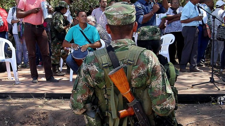O Governo colombiano e as Forças Armadas Revolucionárias da Colômbia (FARC) firmaram no passado dia 24 de novembro em Bogotá um acordo de paz que se começou a implementar com leis aprovadas no Congresso