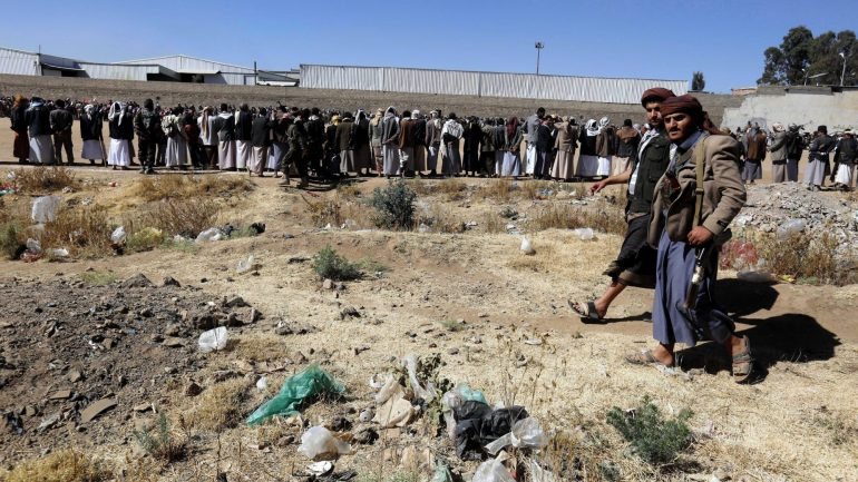 Um dirigente provincial do Iémen tinha anteriormente dito que 16 civis morreram no ataque - oito mulheres e oito crianças - mas o Comando Central dos Estados Unidos não disponibilizou números