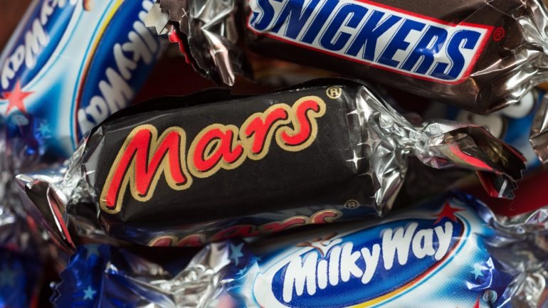 Marcas de chocolate como a Mars e Kit Kat, vão diminuir o tamanho dos chocolates em cerca de 20%