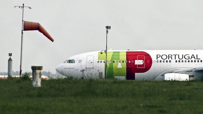 Este &quot;ataque&quot; ao aeroporto está evidenciado pelo recente corte de ligações do Porto para a Europa e pela redução de voos intercontinentais