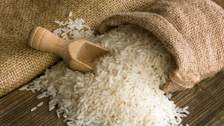 Só colocando o arroz de molho, e utilizar água em abundância pode diminuir as substâncias de arsénico presentes