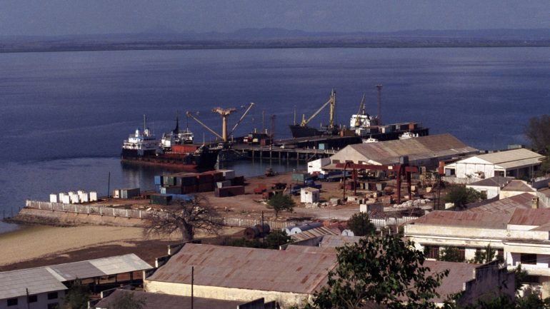 peso da burocracia e os constrangimentos logísticos são frequentemente apontados pelos empresários como os principais óbices aos negócios em Moçambique