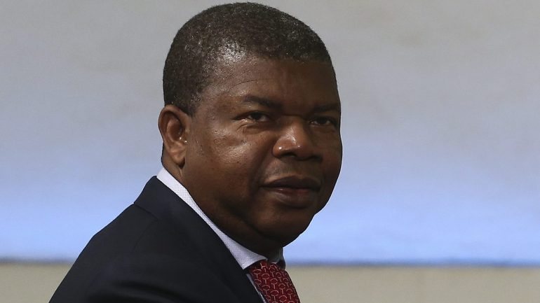 João Lourenço foi aprovado a 2 de dezembro como cabeça-de-lista do partido às próximas eleições gerais em Angola previstas para agosto, mas o anúncio oficial só teve lugar a 3 de fevereiro