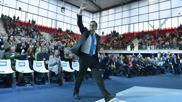 Sem opositores, Mariano Rajoy conquistou 95% dos votos