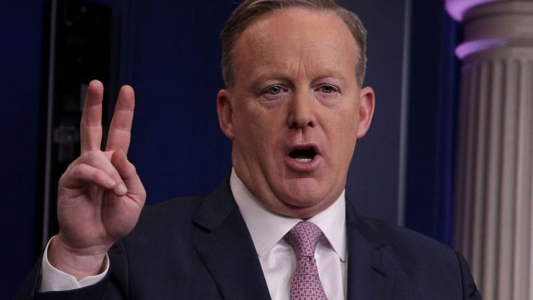 É a segunda vez que o programa Saturday Night Live faz uma sátira com Sean Spicer, assessor de imprensa da Casa Branca.