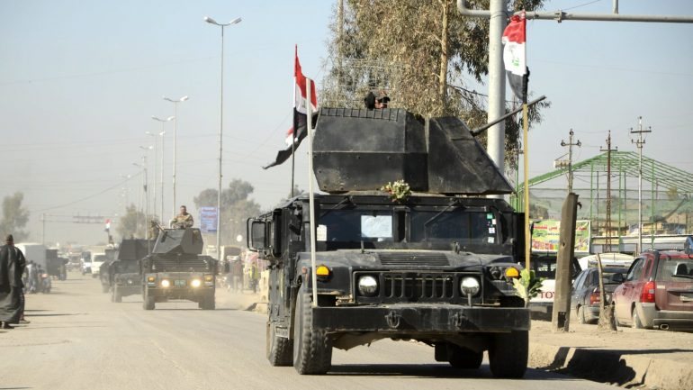 Por volta do meio dia, as forças iraquianas entraram na povoação e assumiram o controlo, mas os combates prosseguem