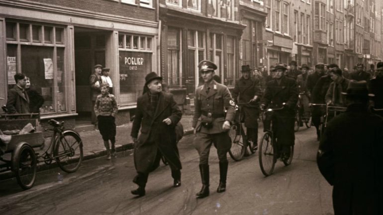 Franz Anton Stapf num bairro judeu por volta do ano de 1941