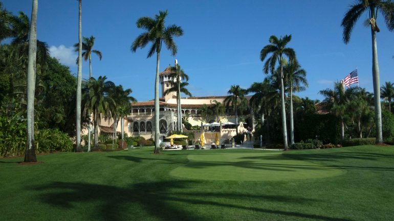 Os trabalhadores e funcionários de outros setores também se queixaram das restrições impostas com a permanência de Trump em Palm Beach