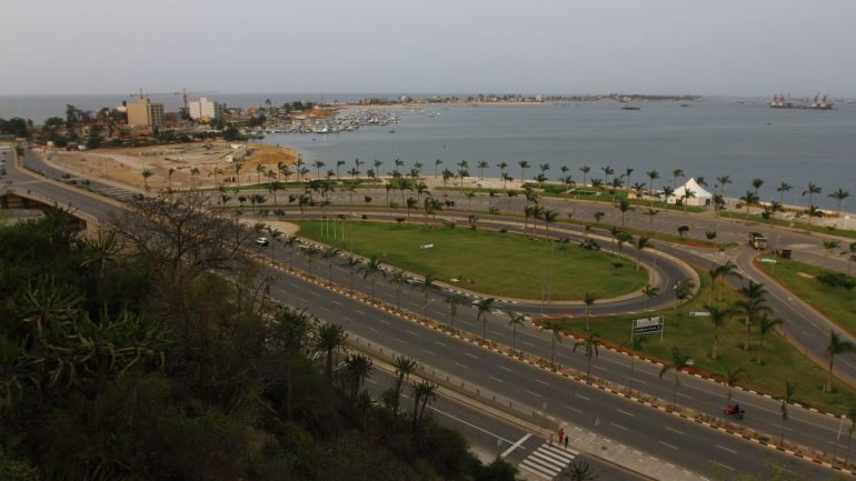 Projeto de requalificação daquela área foi uma iniciativa lançada em 2003 pelo consórcio Luanda Waterfront Corporation, do empresário português José Récio