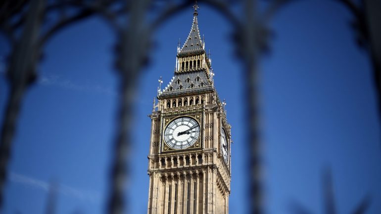 Lordes querem pressionar o governo de Theresa May a um compromisso sobre os direitos dos imigrantes europeus