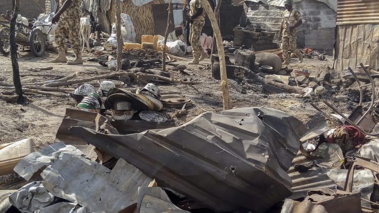 A revolta do Boko Haram na Nigéria matou em sete anos mais de 20.000 pessoas e obrigou 2,6 milhões a abandonarem as suas casas
