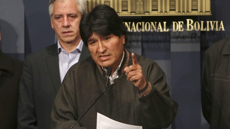 Evo Morales recusa-se a deixar de trabalhar, porque &quot;descansar é trair a pátria&quot;