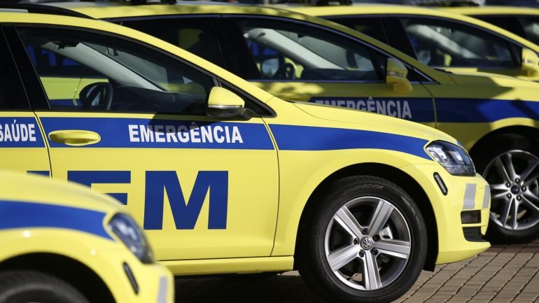 O alerta foi dado às 17h22 e no local estiveram seis veículos, 14 operacionais do INEM, bombeiros de Viseu, Cruz Vermelha e GNR