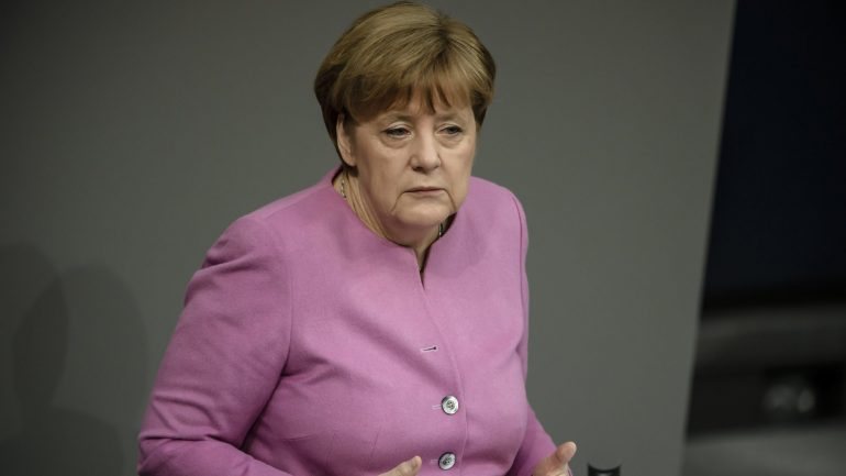 Angela Merkel falava na Câmara Baixa do Parlamento de Berlim