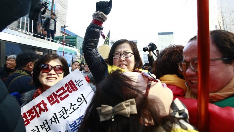 Com a destituição, Park perde a imunidade e a Coreia do Sul tem que realizar eleições presidenciais no prazo inferior a 60 dias