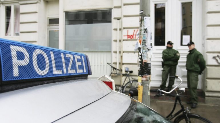Fontes da policia alemã revelaram aos media locais que as imagens do crime eram chocantes