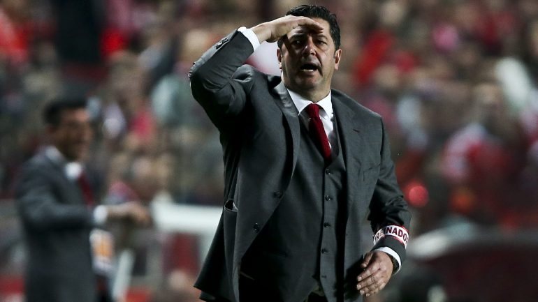 Rui Vitória já projeta um trabalho a médio/longo prazo do Benfica depois de renovar até 2020