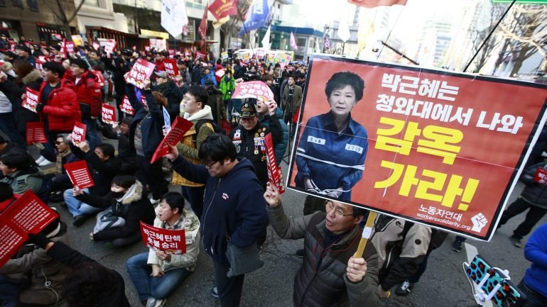 Dezenas de figuras públicas, incluindo membros da administração de Park e o herdeiro da Samsung Lee Jae-yong foram acusados no âmbito do caso