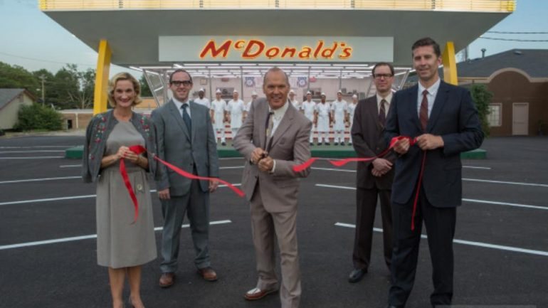 Michael Keaton (ao centro) em &quot;O Fundador&quot;: o fura-vidas que roubou a marca McDonald's aos seus criadores