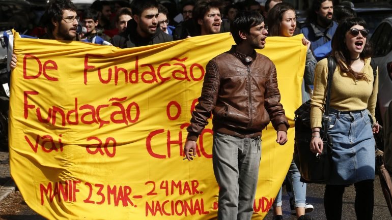 O protesto ocorreu na véspera do Dia do Estudante, que se assinala a 24 de março