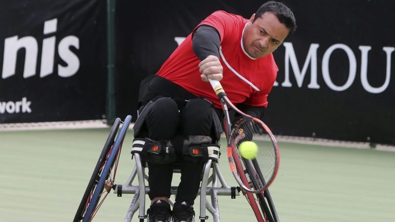 O atleta Jean Paul Melo ficou paraplégico num acidente de trabalho em 2004 e é atualmente o melhor jogador nacional de ténis adaptado