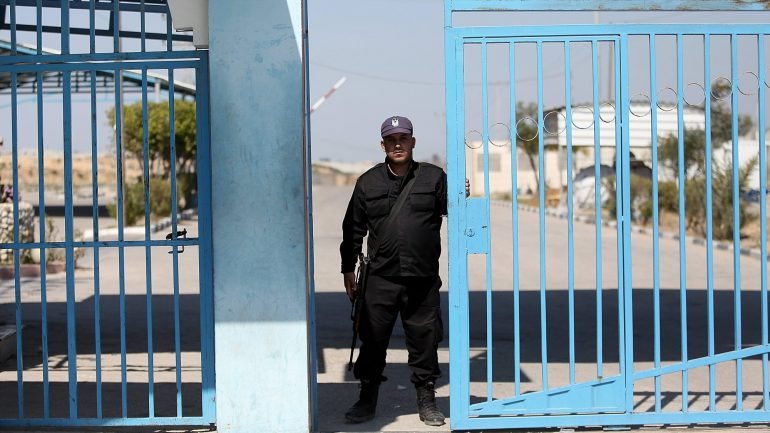 Membros dos serviços de segurança foram destacados este domingo para as zonas fronteiriças de Gaza