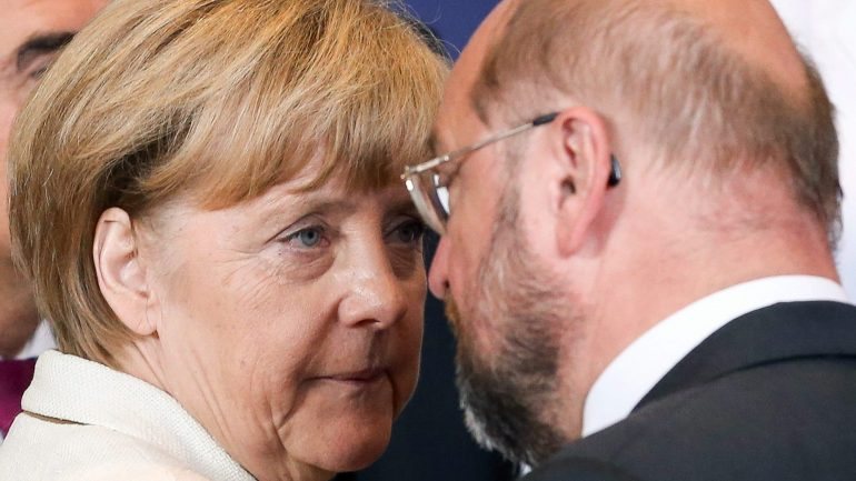 Merkel levou a melhor: 41% dos votos nestas eleições regionais, contra apenas 29% do SPD de Schulz