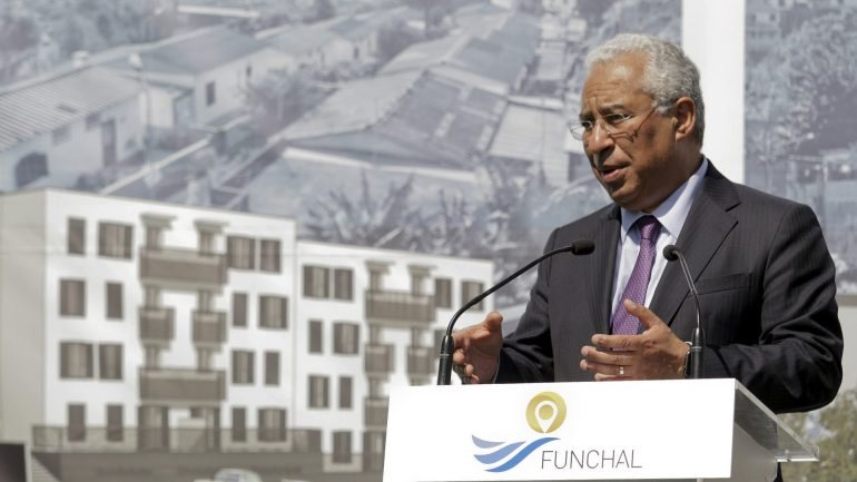 António Costa destacou, entretanto, a importância do investimento na habitação, elogiando o trabalho da Câmara do Funchal