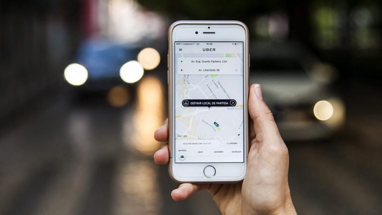 As empresas parceiras da Uber e da Cabify têm estado a contestar estas multas