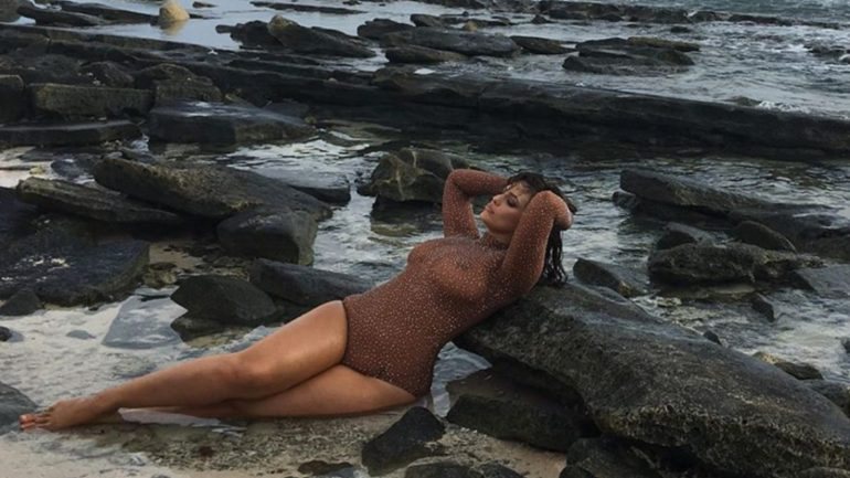Em 2016, Ashley Graham tornou-se a primeira modelo plus size a aparecer na capa da Sports Illustrated Swimsuits