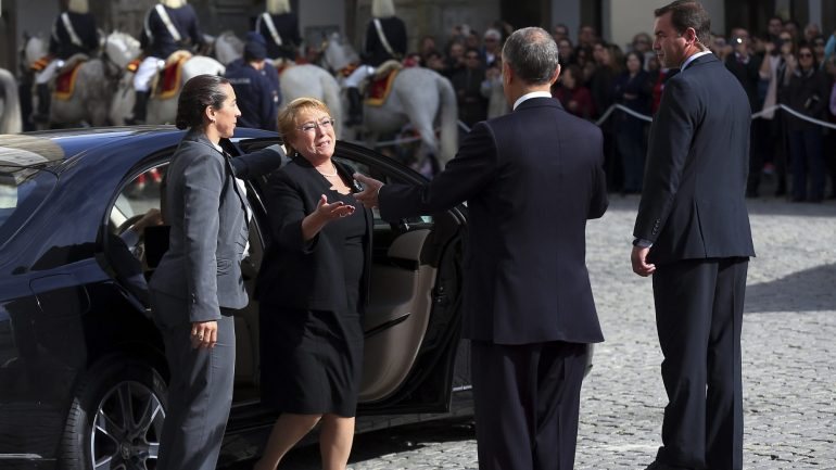 A passagem por Évora da presidente do Chile termina esta tarde