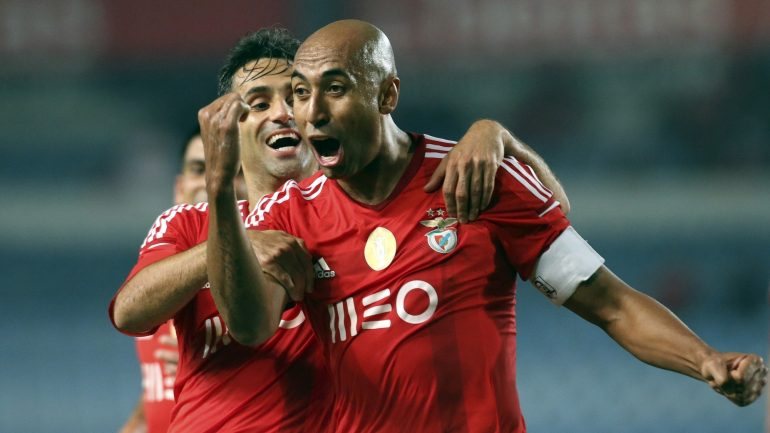 Luisão poderá fazer esta noite o 23.º clássico pelo Benfica, ficando a um de Humberto Coelho