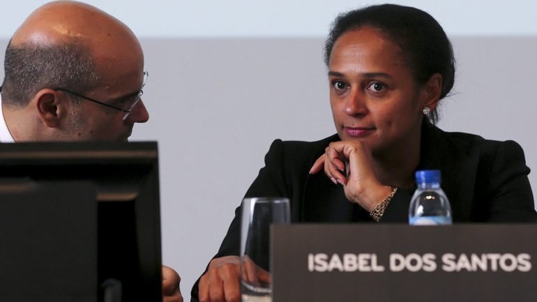 Isabel dos Santos numa reunião de acionistas da Zon, ao lado de Mário Leite da Silva, o seu braço-direito para os negócios em Portugal