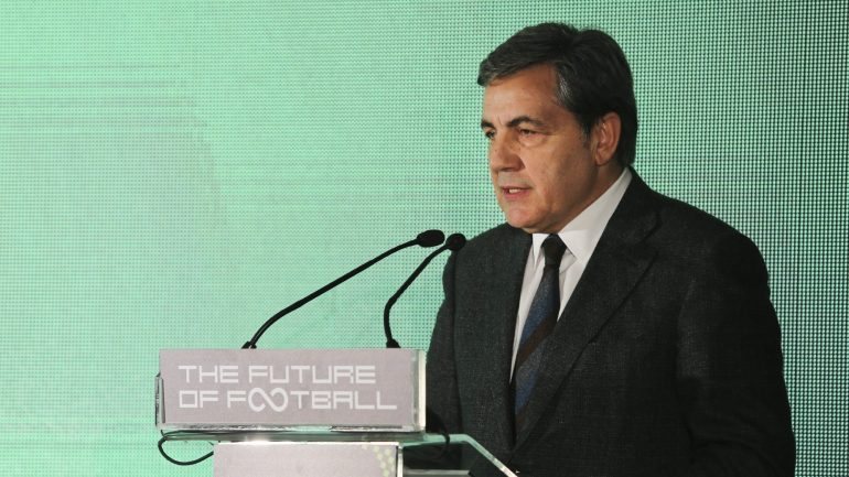 Fernando Gomes, antigo presidente da Liga e atual líder da Federação, contactou PJ e PGR após a denúncia