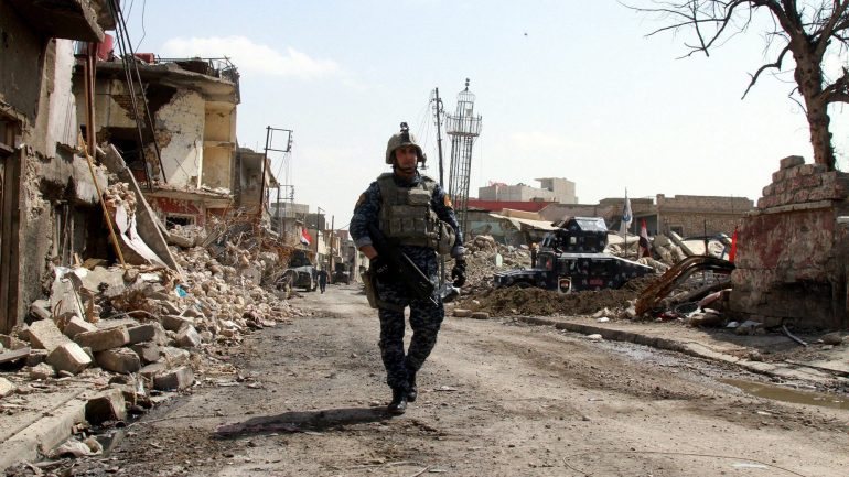 As forças iraquianas e a coligação internacional liderada pelos Estados Unidos estão envolvidas numa operação de vários meses para recuperar Mossul, a segunda maior cidade do país, do controlo do Estado Islâmico