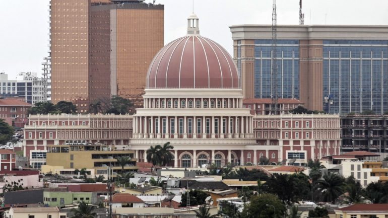 O tema já tinha sido levado à Assembleia Nacional a 22 de maio de 2015, pelo grupo parlamentar da Convergência Ampla de Salvação de Angola - Coligação Eleitoral (CASA-CE)