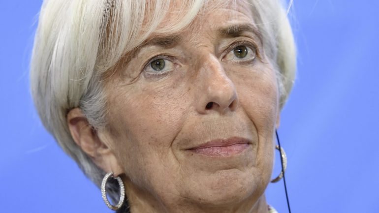 A dirigente do FMI encontra-se em visita a Berlim, onde na segunda-feira se reuniu com a chanceler alemã