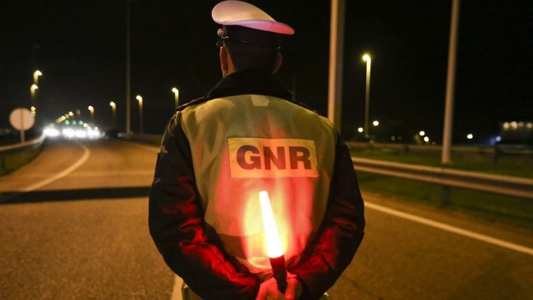 Na &quot;Operação Páscoa 2016&quot;, a GNR registou 804 acidentes, que causaram três mortos, 22 feridos graves e 256 feridos ligeiros