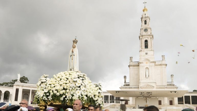 Francisco será o quarto papa a visitar Fátima, a 12 e 13 de maio, para presidir ao centenário das &quot;aparições”