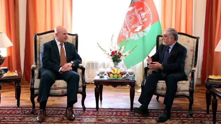 H.R. McMaster esteve reunido com o presidente afegão, Ashraf Gani