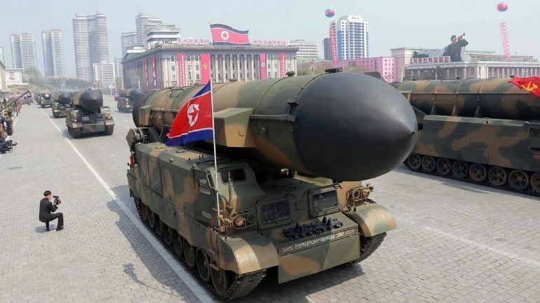 A Coreia do Norte não se cansa de exibir o seu poderio militar