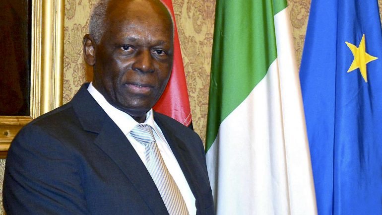 José Eduardo dos Santos é Presidente de Angola desde 1979 e tem 74 anos.